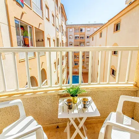 Stunning In With Outdoor Swimming Pool, Wifi&3 Bedrooms *