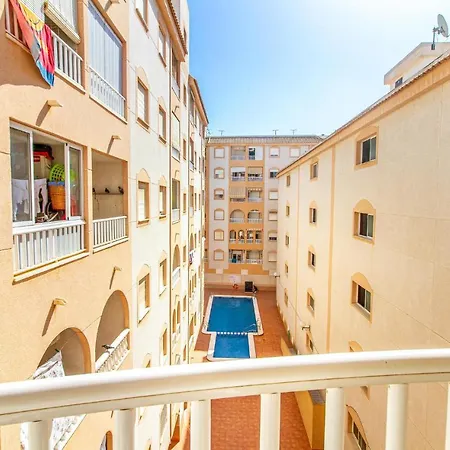 Stunning In With Outdoor Swimming Pool, Wifi&3 Bedrooms