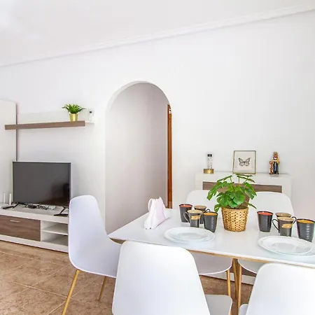 Appartement Stunning In With Outdoor Swimming Pool, Wifi&3 Bedrooms *