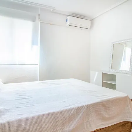 Stunning In With Outdoor Swimming Pool, Wifi&3 Bedrooms Appartement *